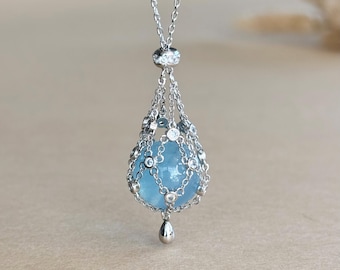 Collana con gabbia di cristallo di acquamarina, pendente a rete con pietra regolabile, gioiello in argento, chakra della gola, idea regalo ricordo intenzionale per le donne