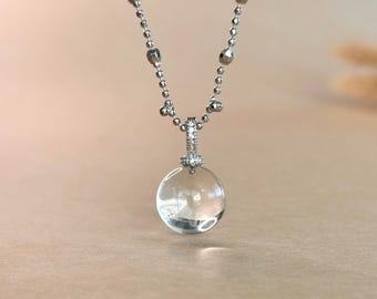 Collana con sfera di quarzo ialino, nuovo capitolo, regalo per lei, ciondolo minimalista con sfera di cristallo, placcato in oro bianco 18 carati, da indossare tutti i giorni, gioielli spirituali