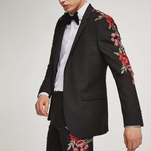 Men Customized 2Pc Suits Rose Embroidered Western Groom Wedding Suits Country Music Outfit Cocktail Party Attire Cowboy Western Wedding Suit