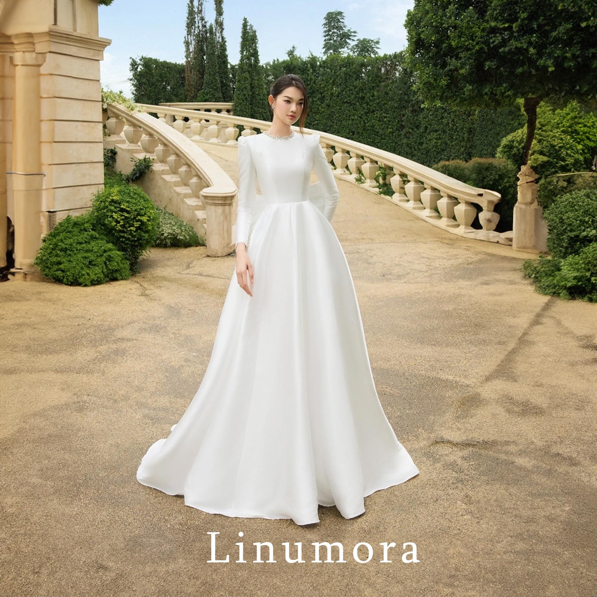 White Turtleneck Wedding Dresses