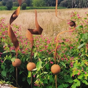 Dancing Wind Stems 70&quot; – Tall Rusty Metal Garden Sculpture, Human-Height Outdoor Art Installation