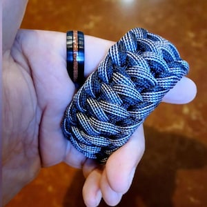 Grey & Black “Steelwave” Paracord Bracelet