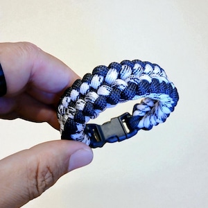 Black & White “Frostbite” Paracord Bracelet