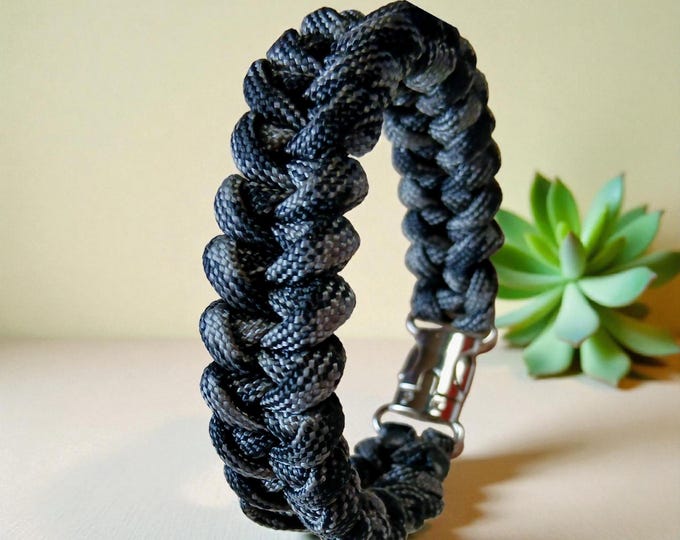 Black & Grey “The Obsidian Band” Paracord Bracelet