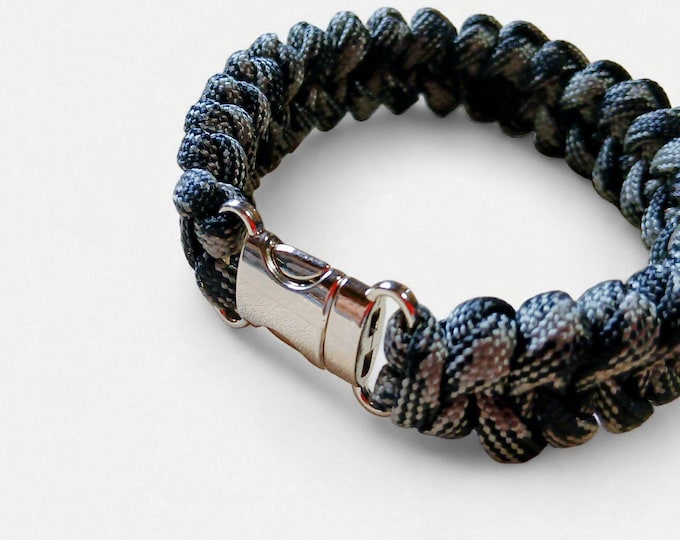 Custom Paracord Bracelet “The Obsidian Band”