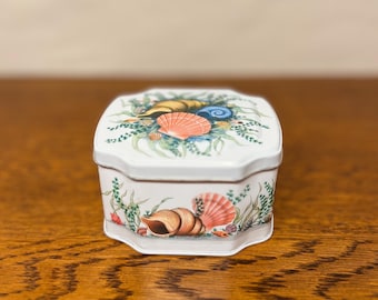 Vintage | Seashell Themed | Hinged Lid | Decorative | Storage Tin | Nautical | Vintage Beach |