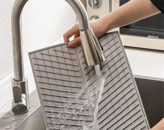 Alfombrilla escurridora de silicona impermeable para fregadero y encimera. Alfombrilla de drenaje moderna para platos, tazas y utensilios.