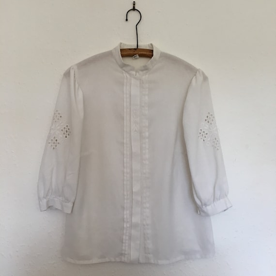 Size 16 Embroidered detail folk blouse.