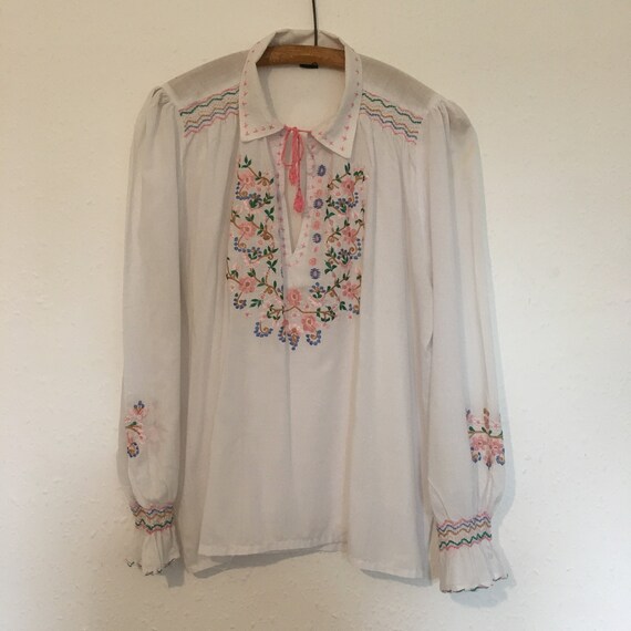 Size 20 Embroidered Hungarian folk blouse.