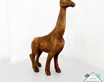 手彫りのローズウッド製キリン像：アフリカンサファリのフロア