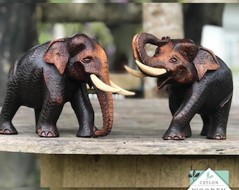 手彫りのマホガニー製象の彫刻 - スリランカのホームデコレーション