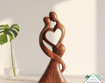 Estatua de pareja tallada a mano en caoba – Escultura abstracta de amantes entrelazados en madera