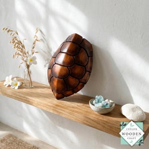 Decoración de pared de caoba tallada a mano con caparazón de tortuga marina - Coastal Accent