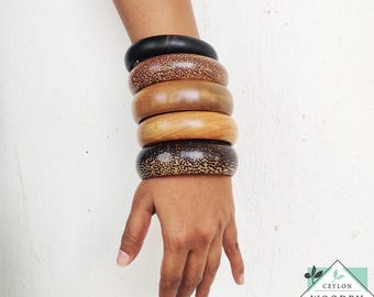 Braccialetti in legno intagliati a mano, set di braccialetti in legno unici e alla moda