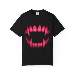 Vampire Fang Graphic T-Shirt: Gothic Horror Unisex Tee