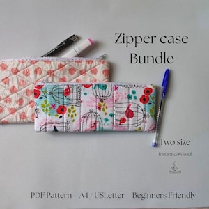 Pode incluir: Duas bolsas com zíper de tecido, uma com um padrão de coração rosa e outra com um design floral e gaiolas de pássaros. O texto "Zipper case Bundle" é exibido. Uma caneta azul e dois marcadores também são visíveis.