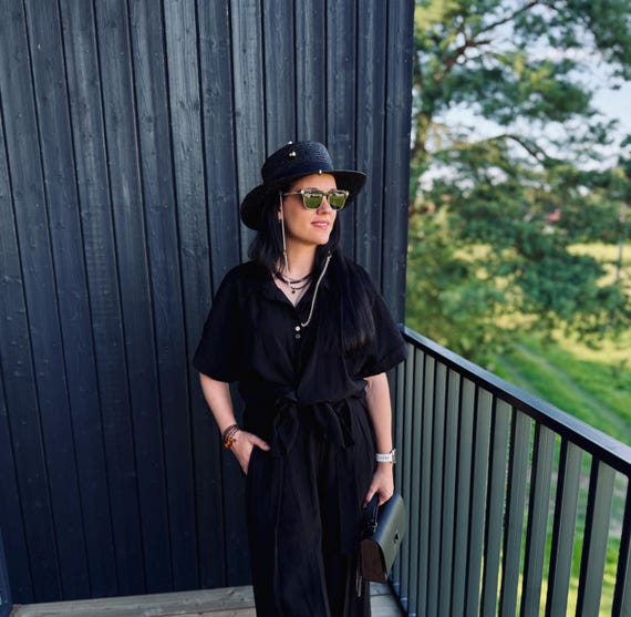 Elegant Black Hat with Gold Accents 25 Count New Year main image 3
