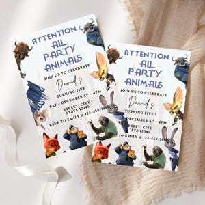 Puede incluir: Dos invitaciones de fiesta con el texto "ATTENTION ALL PARTY ANIMALS" y "David's TURNING FIVE!". Las invitaciones presentan personajes de dibujos animados y detalles del evento, incluyendo una fecha, hora e informaci&oacute;n de RSVP.