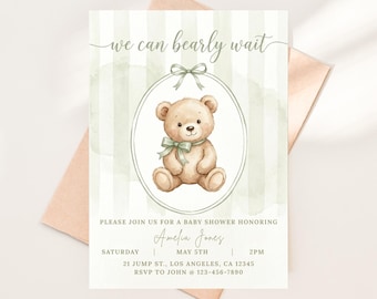Plantilla de invitación para baby shower con temática de osito de peluche verde, invitación editable en tonos neutros, invitación imprimible con diseño de osito, descarga instantánea en Canva.