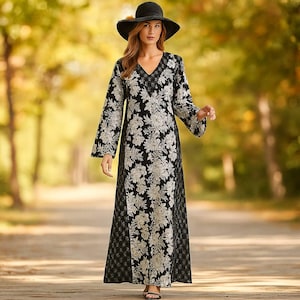 Zwarte maxi Kurti met bloemenprint: elegante Indiase kurtis-jurk