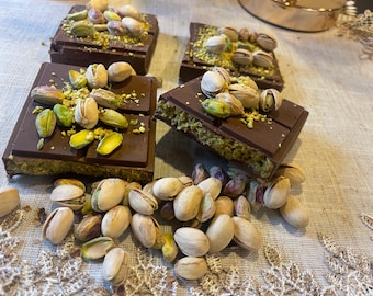 Barra de chocolate Dubai (chocolate mezclado con pistacho y kunafa). 7 oz (200 gramos)