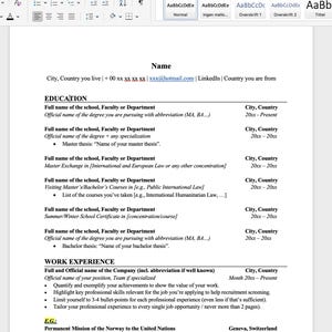 Puede incluir: Una plantilla de currículum vitae con el título "Name" en la parte superior, seguido de secciones para educación y experiencia laboral. El documento incluye marcadores de posición para detalles como título, escuela y puestos de trabajo. El texto es negro sobre fondo blanco.