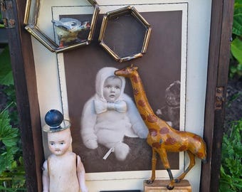 Muñeca de porcelana vintage "Un día en el zoológico", pieza única para decorar la pared.
