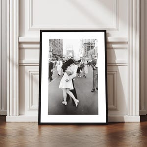 Happy Sailor Kissing Nurse Poster – Iconic Black and White WWII Photography Print of Navy Sailor and Nurse, Framed Wall Art