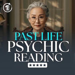 Puede incluir: Imagen de una mujer asiática con cabello gris y gafas, sentada en una silla. El texto "PAST LIFE PSYCHIC READING" se muestra en letras blancas grandes con un contorno turquesa. Cinco estrellas blancas en la parte inferior.