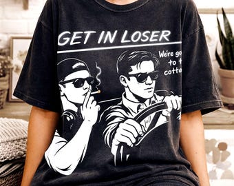 Laissez-vous tenter par la chemise, nous allons au chalet, t-shirt vintage Cabin Life, graphique de vacances d'été rétro, cadeau inspiré de la rivalité.