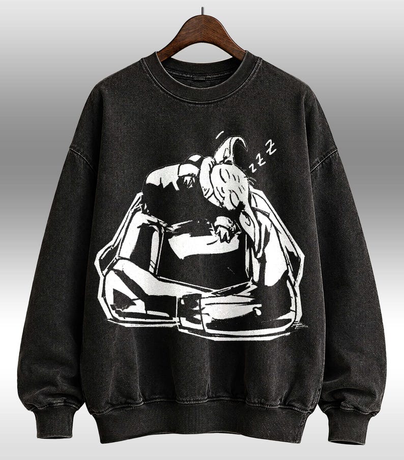 K&ouml;nnte beinhalten: Schwarzes Sweatshirt mit Rundhalsausschnitt und Used-Look. Auf der Vorderseite befindet sich eine gro&szlig;e wei&szlig;e Grafik einer schlafenden Person mit "zzz" &uuml;ber dem Kopf. Das Sweatshirt hat gerippte B&uuml;ndchen und einen gerippten Saum.