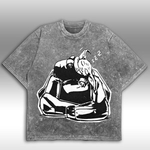 K&ouml;nnte beinhalten: Ein graues T-Shirt mit S&auml;urewaschung und einer schwarz-wei&szlig;en Grafik einer schlafenden Figur. Die Grafik enth&auml;lt das Wort "zzz" &uuml;ber dem Kopf der Figur, was auf Schlaf hindeutet. Das Shirt hat einen Rundhalsausschnitt und kurze &Auml;rmel.