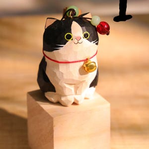 Handmade Wooden Carving Cat Keychains, Wooden Cat Ornaments, Creative And Cute Car Charm, Hand Craft wood art, Smiling Cats I-Black White Cat