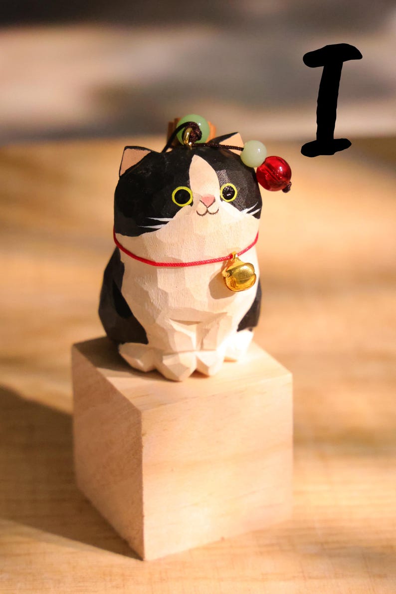 Handmade Wooden Carving Cat Keychains, Wooden Cat Ornaments, Creative And Cute Car Charm, Hand Craft wood art, Smiling Cats I-Black White Cat