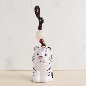 Handmade Wooden Carving Tiger Keychains, Wooden Tiger Ornaments, Creative And Cute Car Charm, Hand Craft wood art, White Tiger