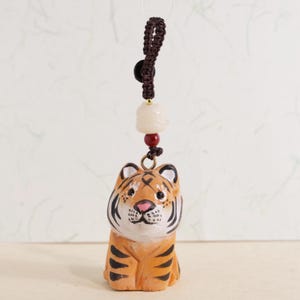 Handmade Wooden Carving Tiger Keychains, Wooden Tiger Ornaments, Creative And Cute Car Charm, Hand Craft wood art, Tiger