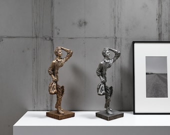 Abstrakte Reisende Skulptur: Moderne Resin Kunst, minimalistisches Dekor