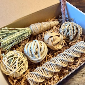 Super Chewers Gift Box for Rabbits, Guinea Pigs & Chinchillas | Natural Vine Twist, Hay Chews and Forage Ball Toys
