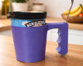 Ice Cream Tub Holder with Spoon Slot – Ergonomic Handle – Perfect for Ben & Jerry’s / Ice Cream Lovers – 3D Printed Dessert Mug
