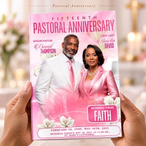 Modèle de programme d'anniversaire de l'église pastorale rose, 2 volets modifiables 11 x 8,5 po., programme d'appréciation de l'église, célébration de la foi