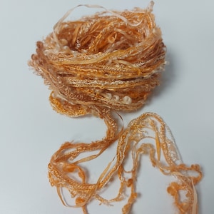 Orange Seide Handgefärbte Stickgarn. Mischgarn-Kollektion. Textilfaser kunst