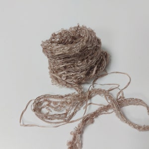 Braun beige Seide Handgefärbte Stickgarn. Mischgarn-Kollektion. Faserkunst