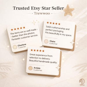 Op de afbeelding: Afbeelding met klantbeoordelingen voor een Etsy-winkel. De tekst luidt "Trusted Etsy Star Seller" en bevat drie beoordelingskaarten met vijfsterrenbeoordelingen. De beoordelingen benadrukken kwaliteit, vakmanschap en klantenservice.