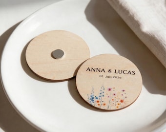 Platzkarten Holz Ø6cm personalisiert mit Magnet – Wildblumenwiese – Tischkarten Namen – Erinnerung Hochzeit
