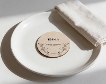 Platzkarten Hochzeit Holz Ø6cm personalisiert – Blütenkranz | Line Art – Tischkarten Namen – Gastgeschenk Hochzeit