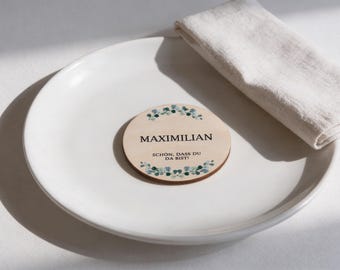Platzkarten Hochzeit Holz Ø6cm personalisiert – Eukalyptus Kranz – Tischkarten Namen – Gastgeschenk Hochzeit