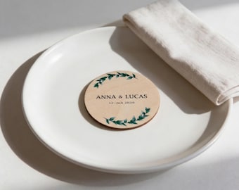 Platzkarten Holz personalisiert Ø6cm – Blätterkranz – Gäste Namen Tischkarten – Hochzeit Gastgeschenk