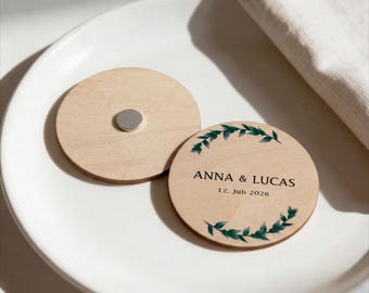 Platzkarten Holz Ø6cm personalisiert mit Magnet – Blätterkranz – Tischkarten Namen – Erinnerung Hochzeit