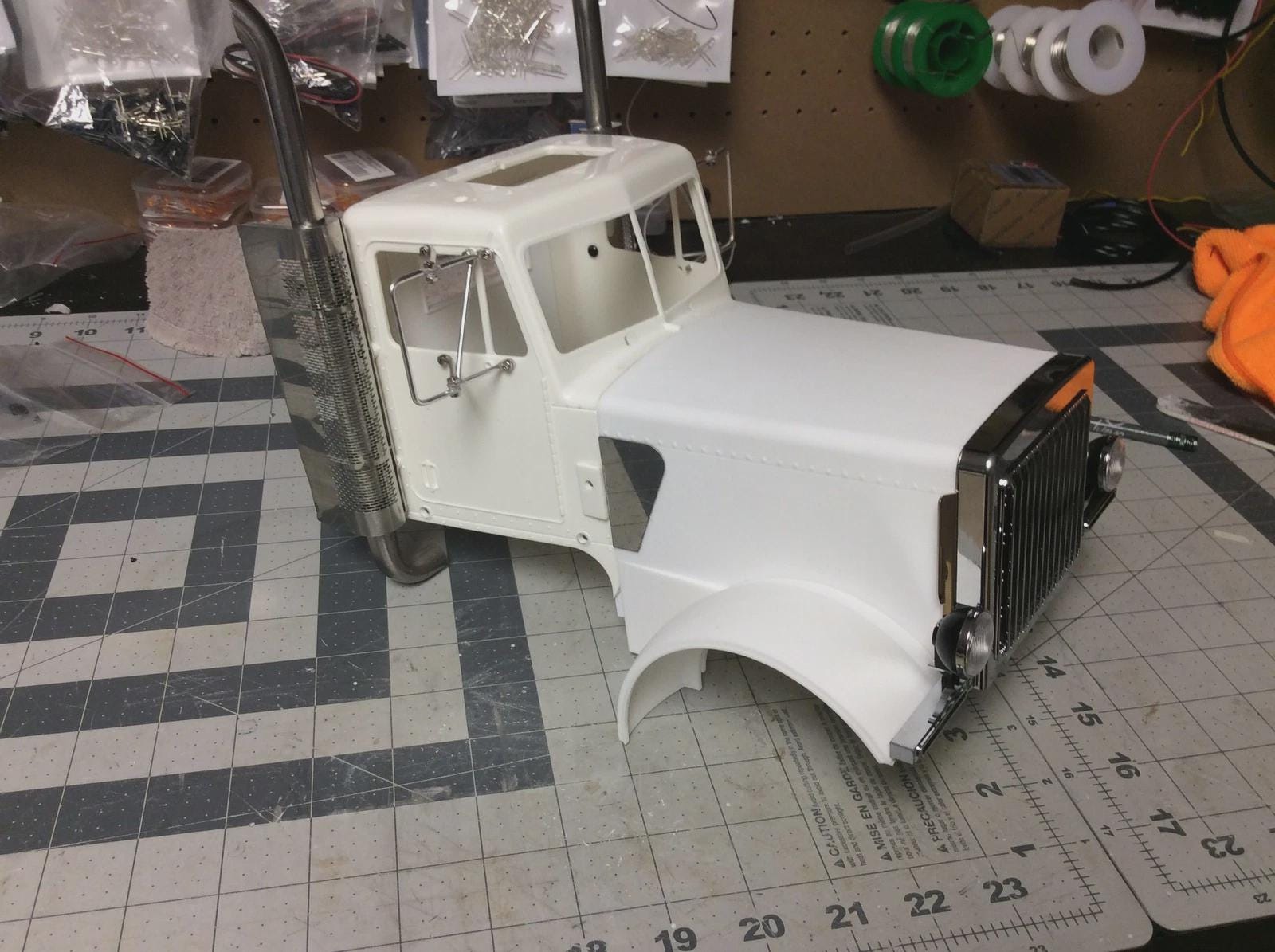 PETE LIKE HOOD fenders only NON-TILT for a king grand hauler tamiya 1/14