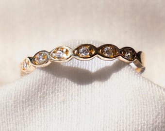14K solid Gold Diamant Augenring, zierliche minimalistische Goldband, delikate Stapelring, winziger Brautschmuck Geschenk